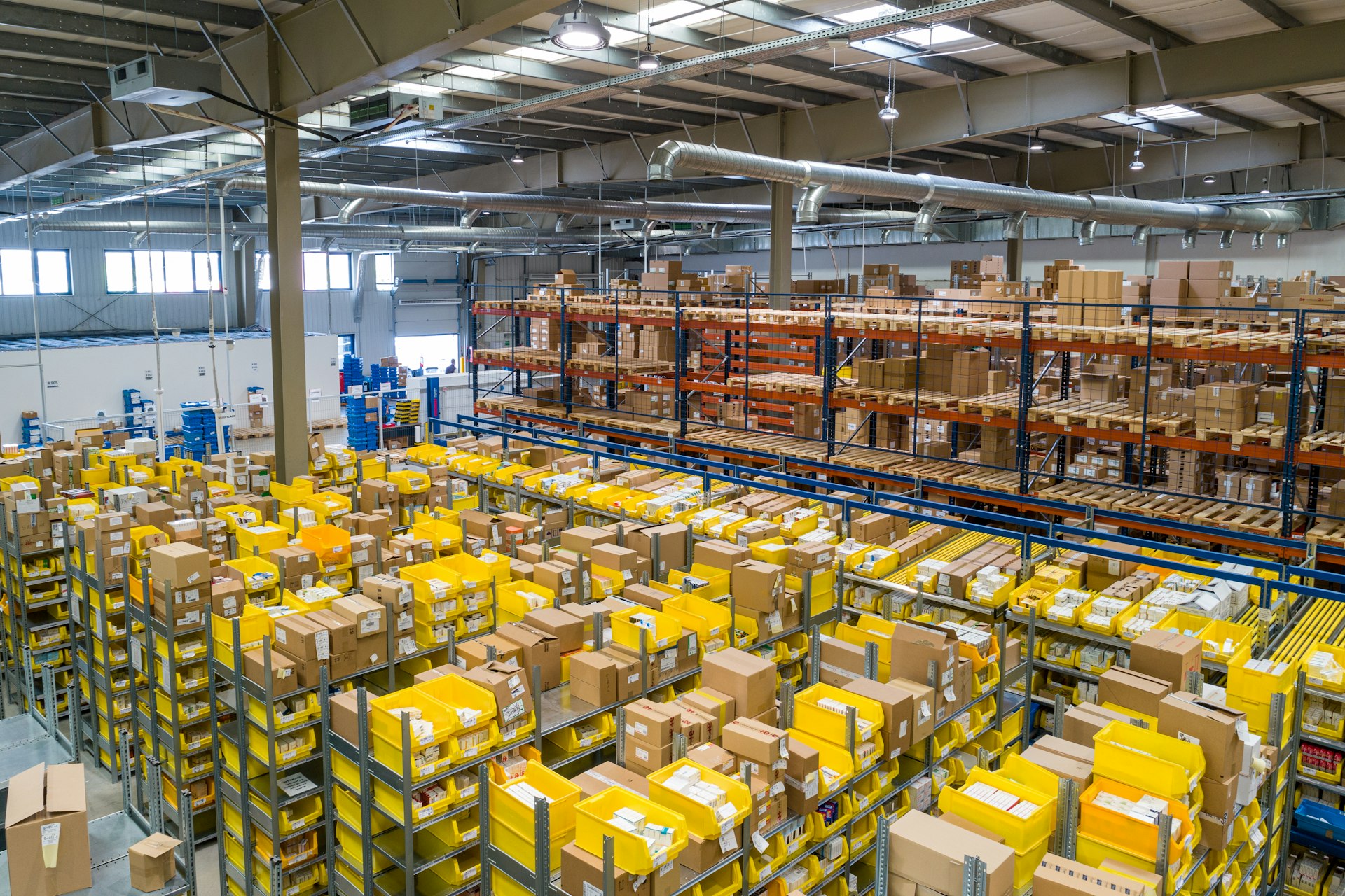 High-Bay Staging & Cross-Docking Logistics Hub
